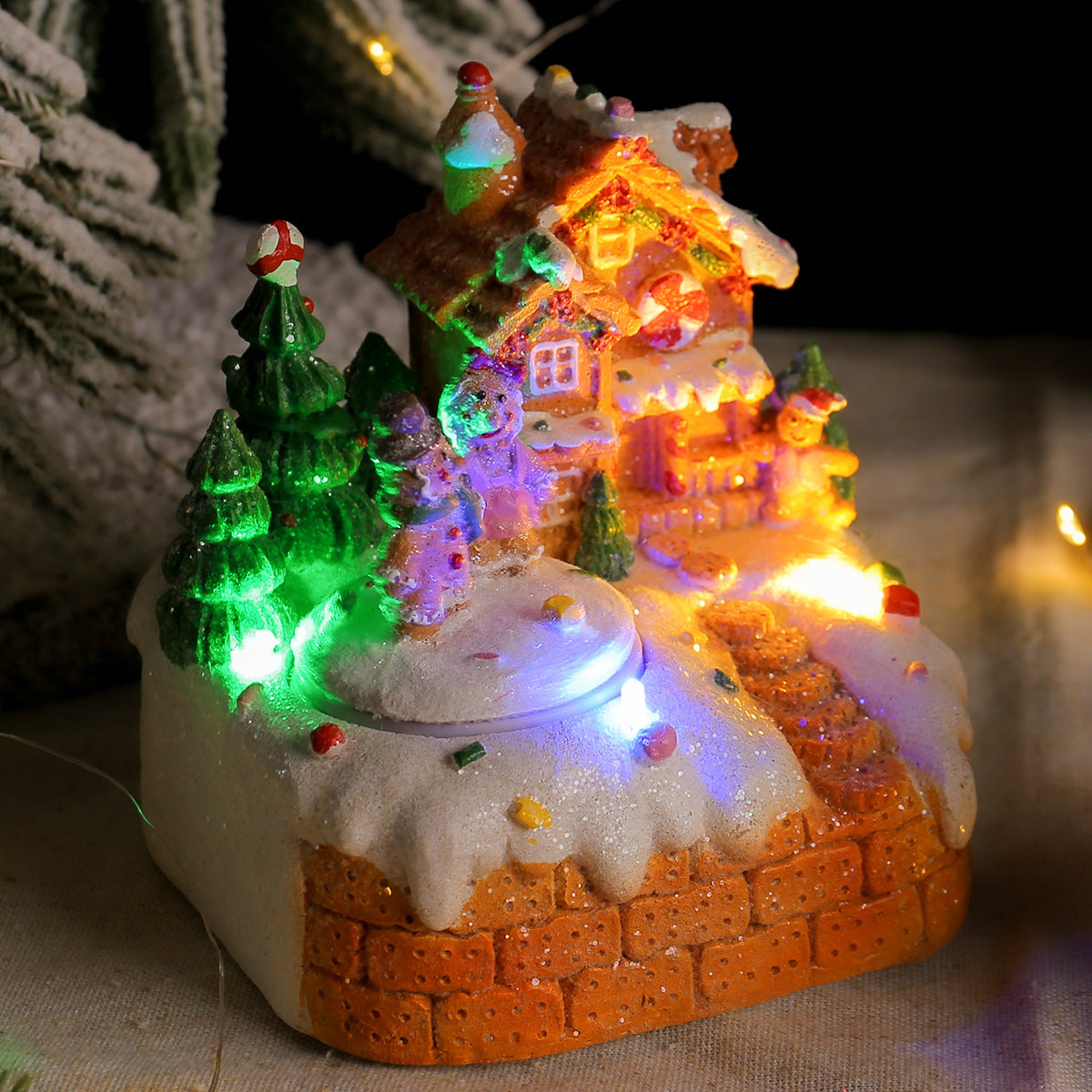 Mini Rotating Gingerbread Man Music Box – Cute Christmas Desktop Ornament